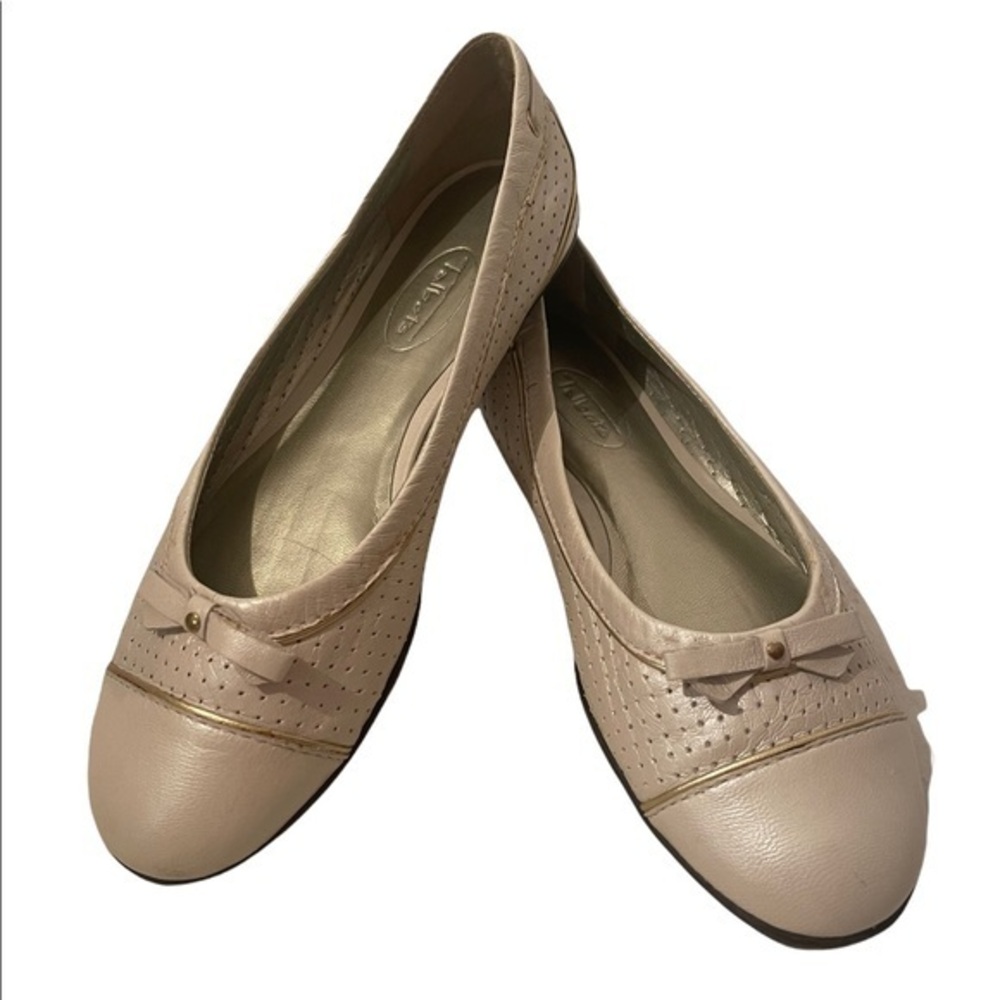Talbots Cream with Gold Accents Flat Shoes NWOT Size 7B
